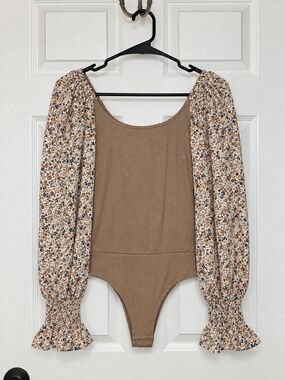 Promesa Light Brown Ribbed Bodysuit with Floral Puff Sleeves